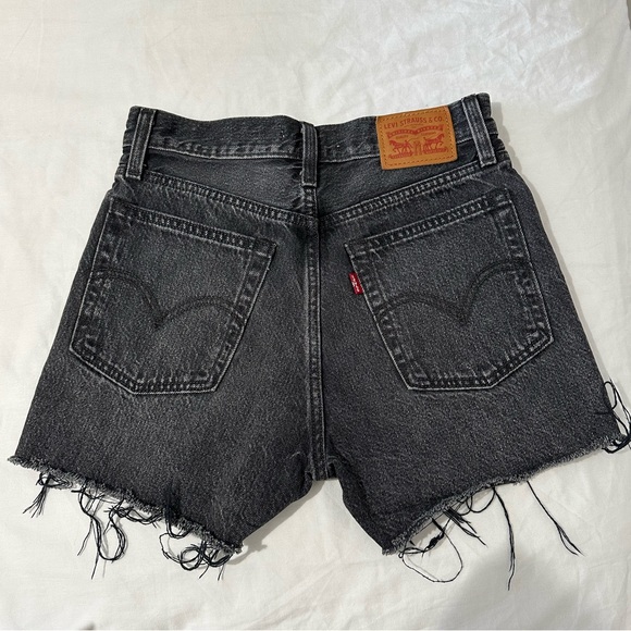 Levi’s Premium Wedgie Fit Shorts - Picture 4 of 8